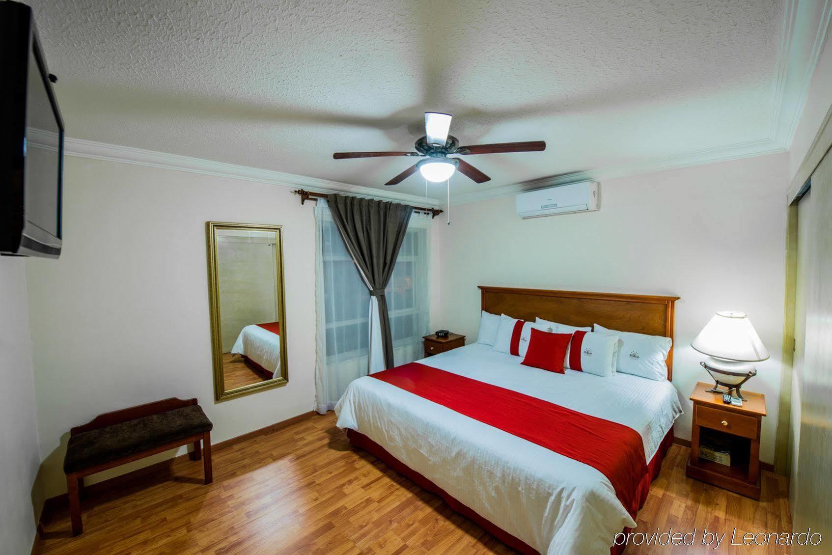 Del Marques Hotel And Suites Гвадалахара Екстер'єр фото